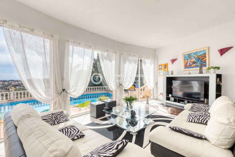 Maison - 250 m² - 5 pièces