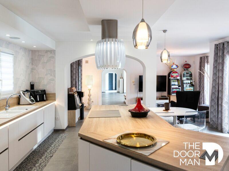 Propriété - 287 m² - 7 pièces