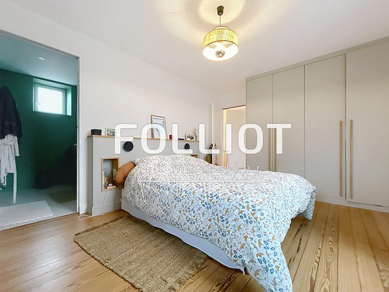 Maison - 240 m² - 8 pièces