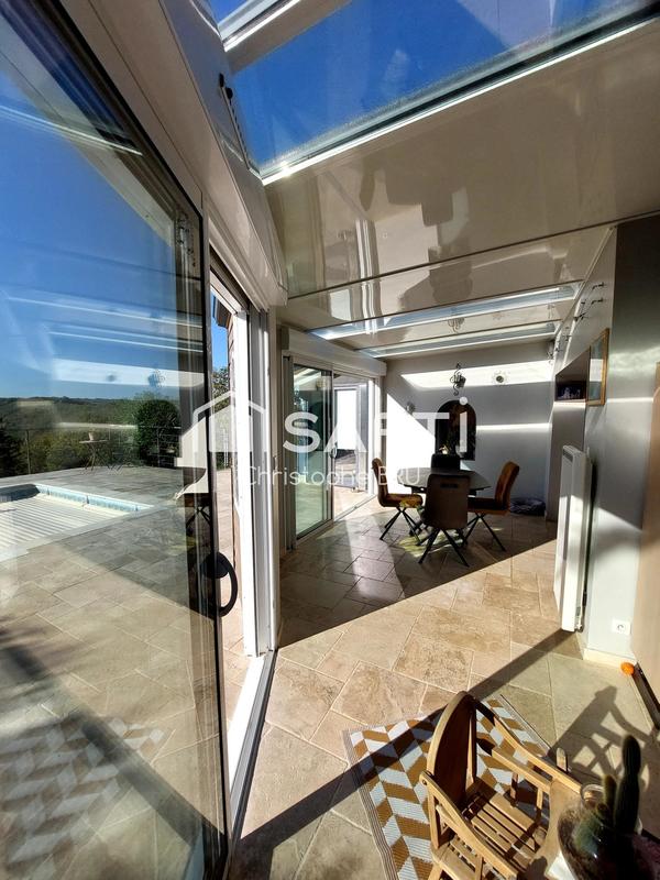 Maison - 215 m² - 6 pièces