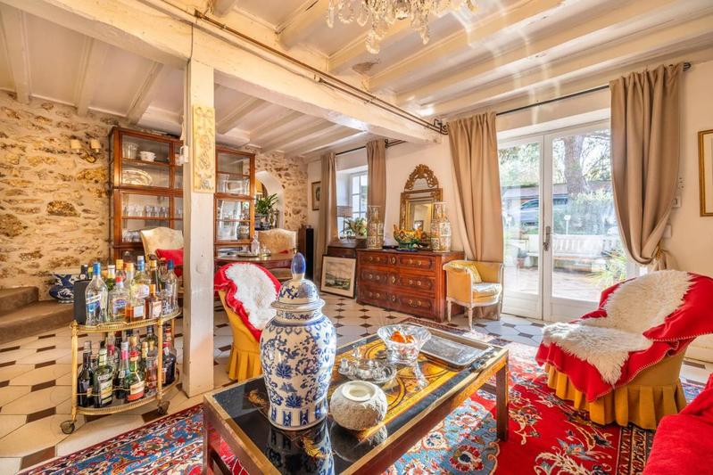 Maison - 212 m² - 9 pièces