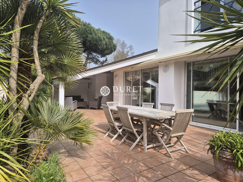 Maison - 205 m² - 6 pièces