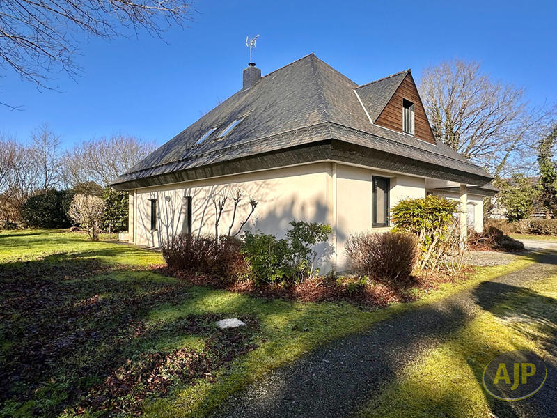 Maison - 182 m² - 7 pièces