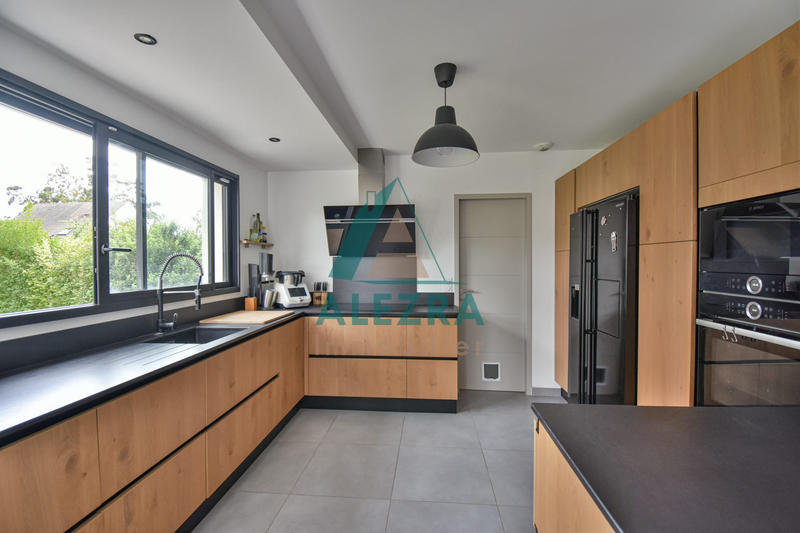 Maison - 181 m² - 7 pièces