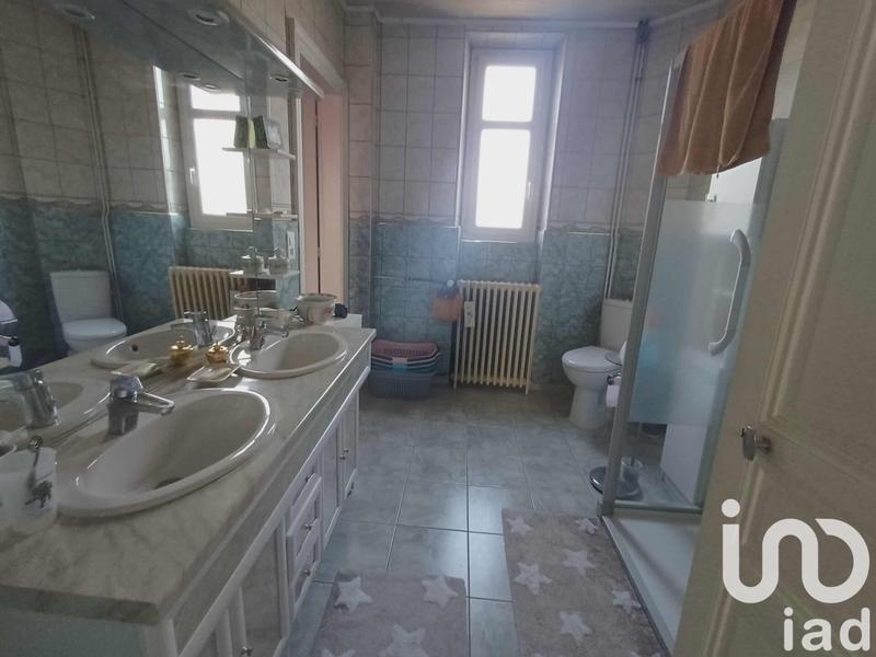 Maison - 241 m² - 8 pièces