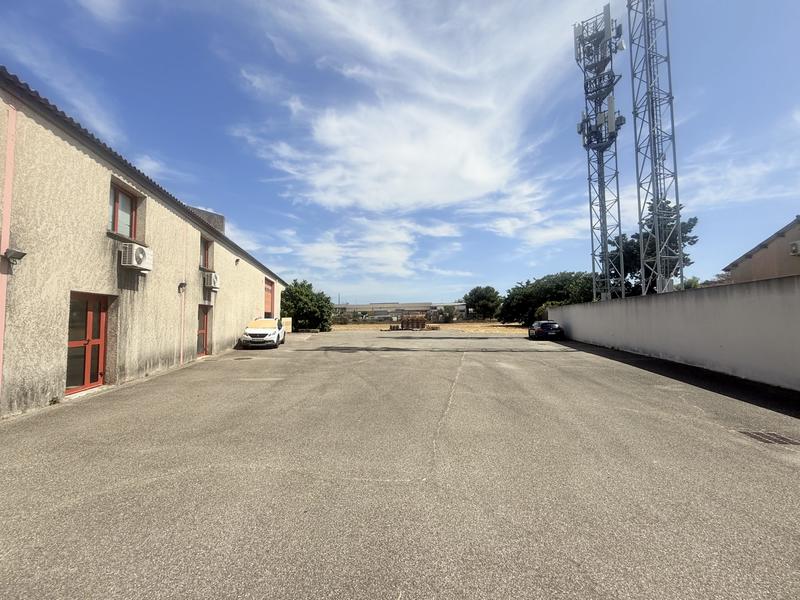 Local d'activités - 1 205 m²