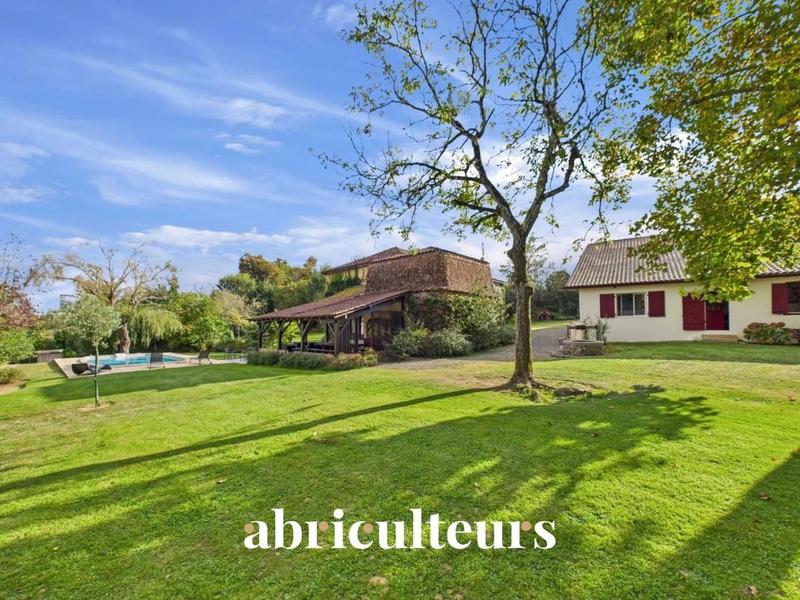 Maison ancienne - 235 m² - 8 pièces