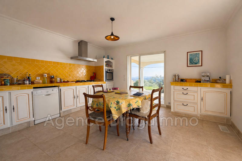 Maison - 260 m² - 7 pièces