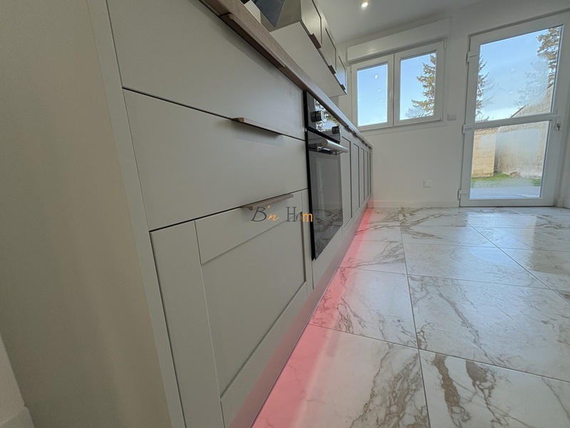 Maison - 88 m² - 6 pièces