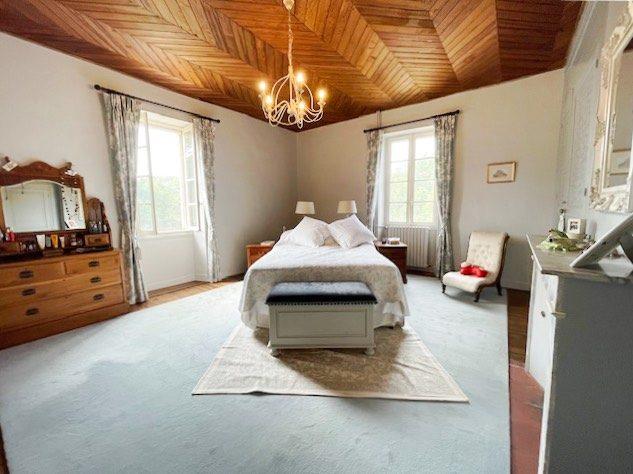 Maison - 283 m² - 8 pièces