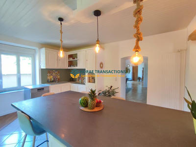 Maison - 250 m² - 8 pièces