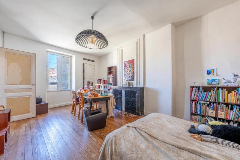 Maison - 290 m² - 8 pièces