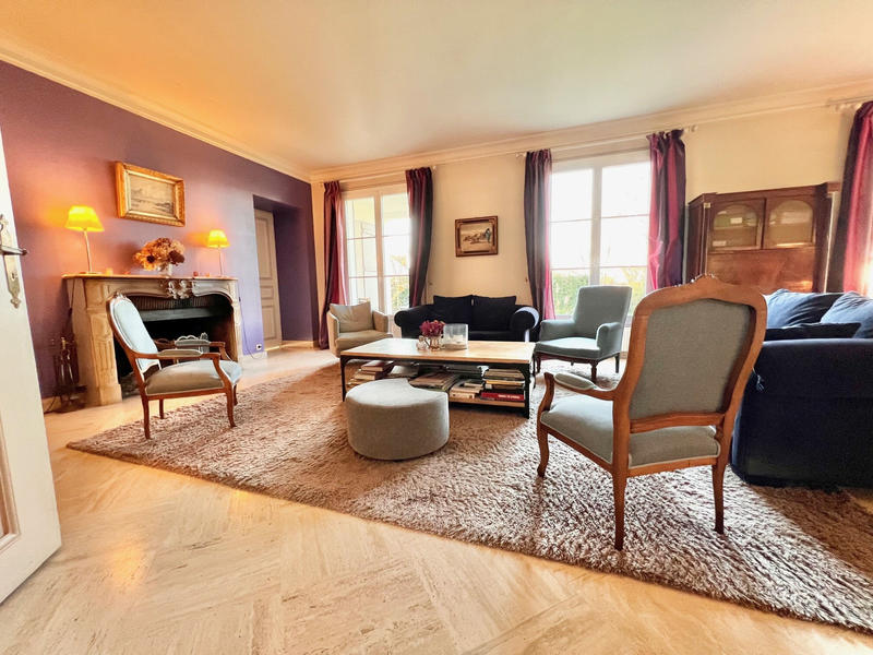 Propriété - 260 m² - 9 pièces