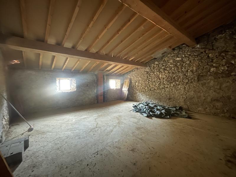 Grange - 300 m² - 3 pièces