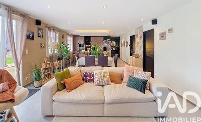 Maison - 98 m² - 4 pièces