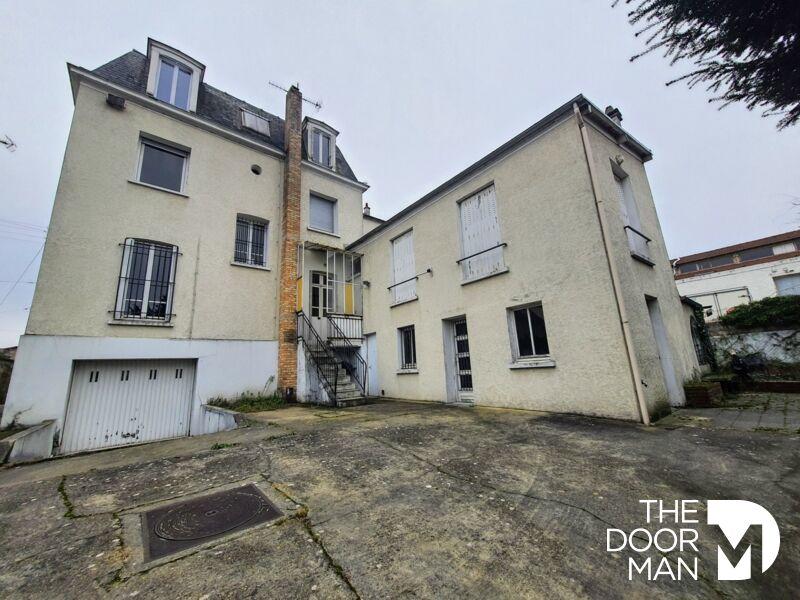 Propriété - 242 m² - 9 pièces