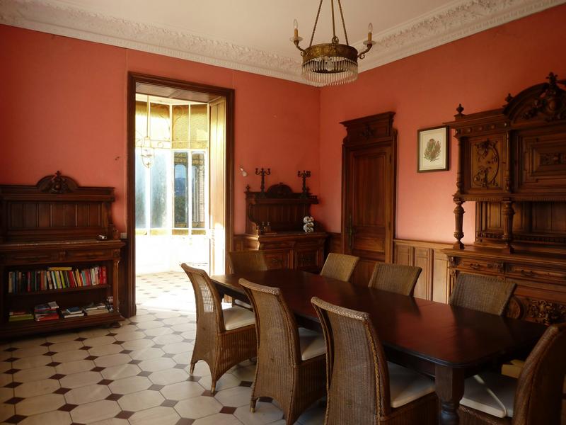 Maison - 760 m² - 13 pièces