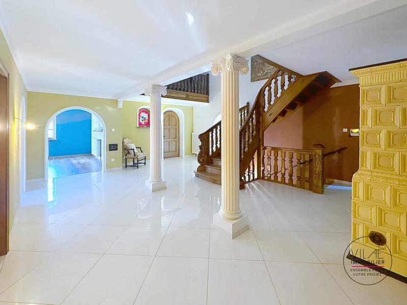 Maison - 285 m² - 8 pièces