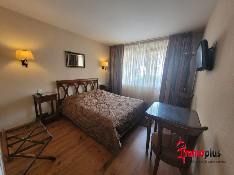 Local commercial - 712 m² - 17 pièces