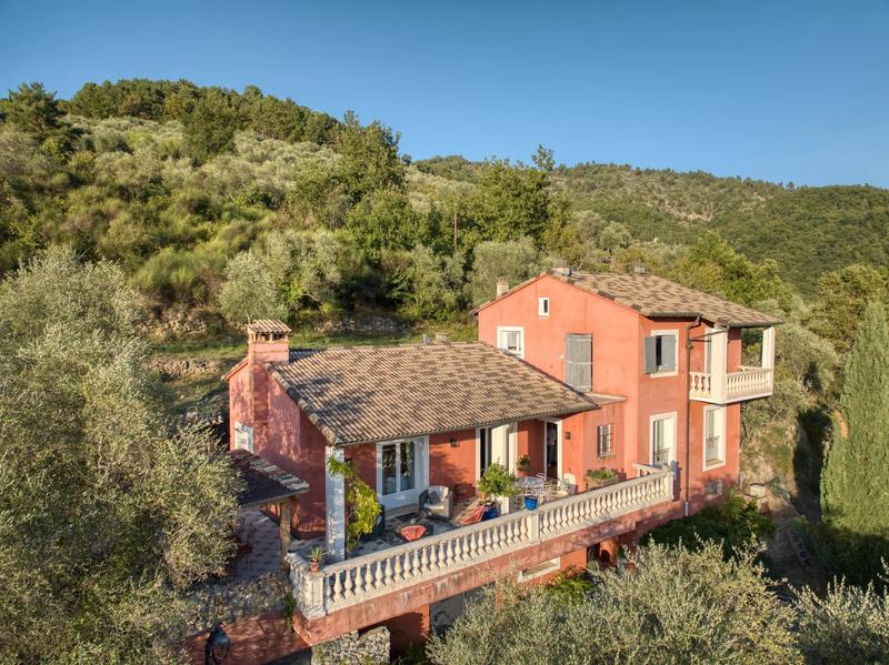 Villa - 235 m² - 6 pièces