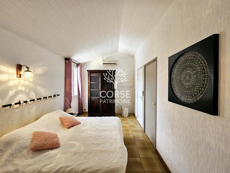 Villa - 242 m² - 9 pièces