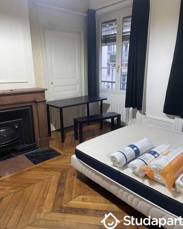 Chambre - 90 m² - 1 pièce