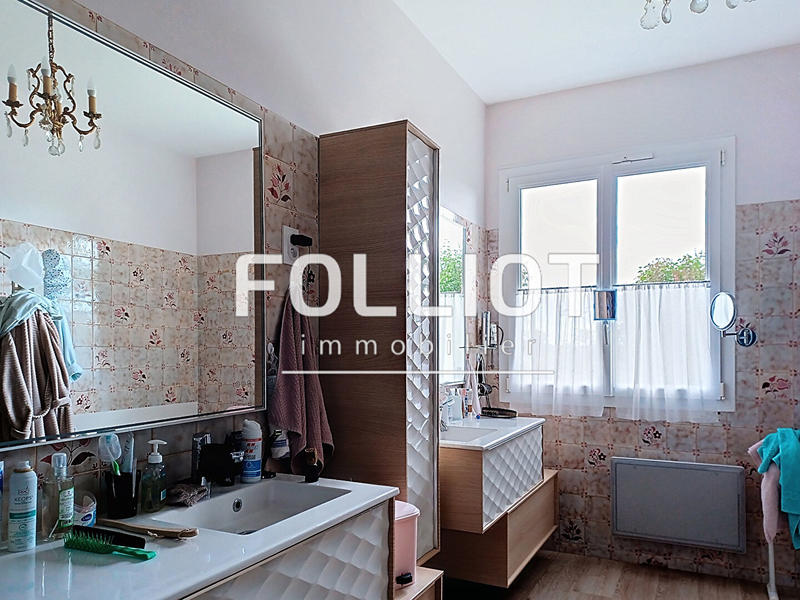 Maison - 235 m² - 7 pièces