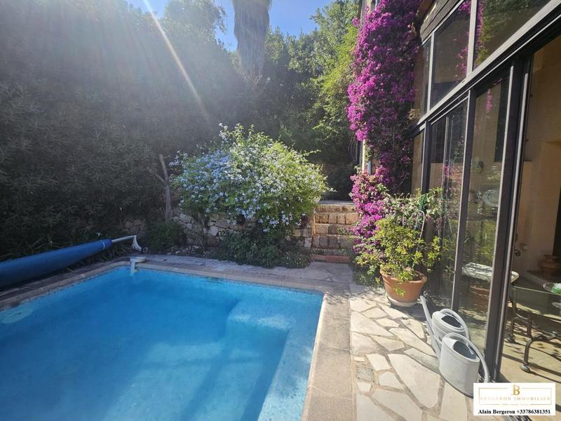 Villa - 197 m² - 8 pièces