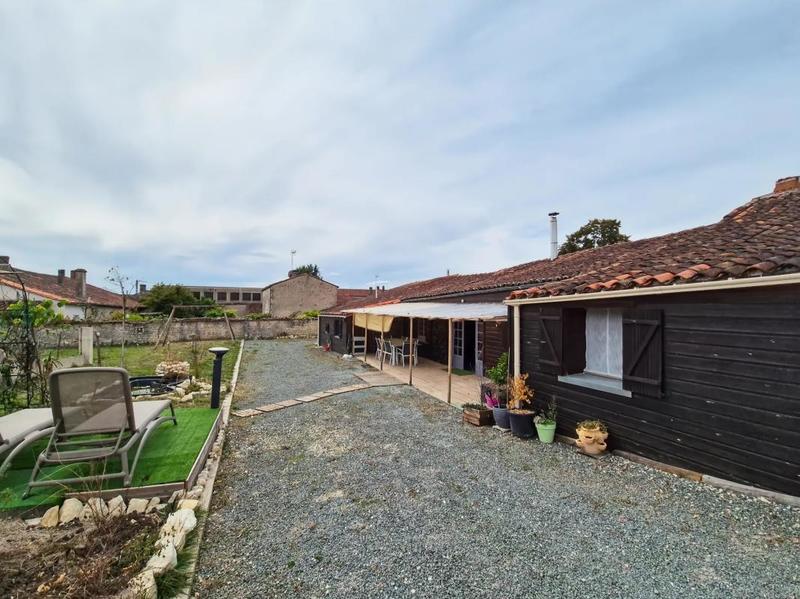 Maison - 230 m² - 6 pièces