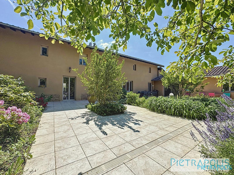 Maison - 320 m² - 7 pièces