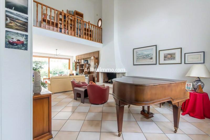 Maison - 200 m² - 8 pièces