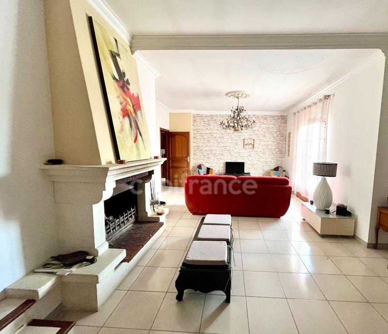 Maison - 353 m² - 10 pièces