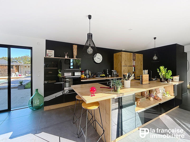 Maison - 185 m² - 6 pièces