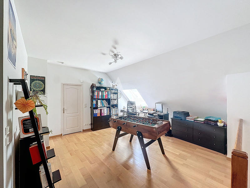 Maison - 240 m² - 8 pièces