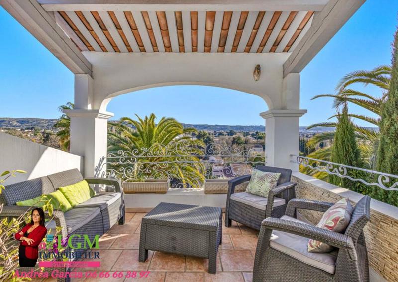 Villa - 230 m² - 6 pièces