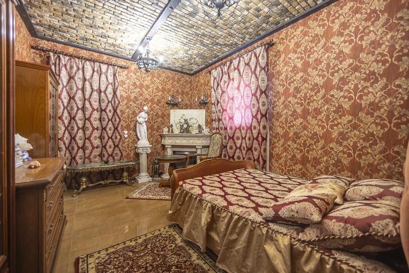 Villa - 371 m² - 8 pièces