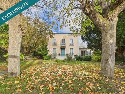 Maison de maîtres - 200 m² - 9 pièces