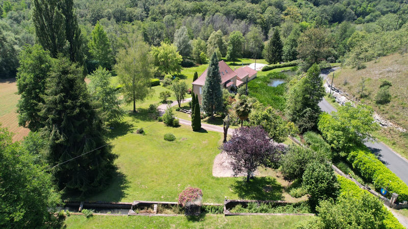 Maison - 279 m² - 9 pièces