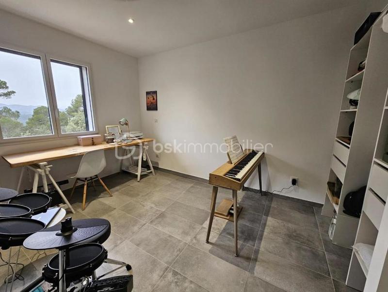 Maison - 210 m² - 10 pièces