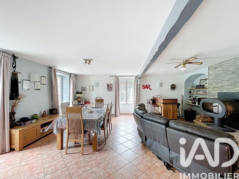 Maison de village - 255 m² - 8 pièces