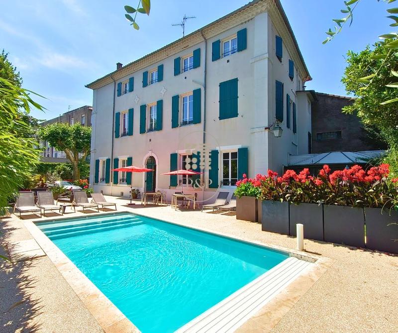 Maison - 408 m² - 7 pièces