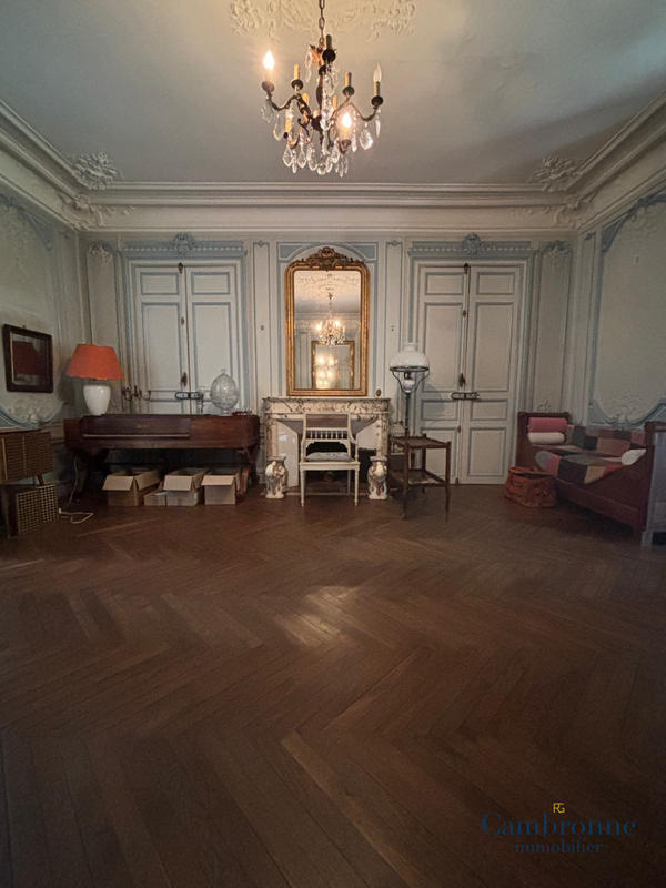 Maison ancienne - 345 m² - 12 pièces