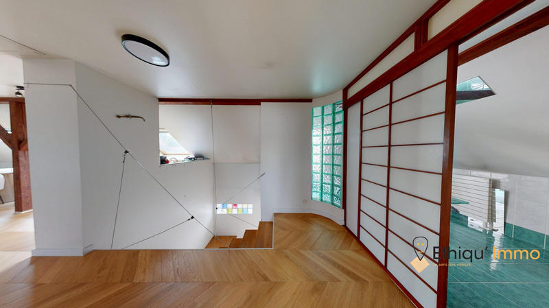 Maison - 210 m² - 6 pièces