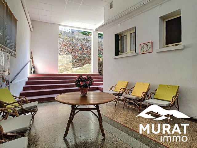 Maison - 319 m² - 20 pièces