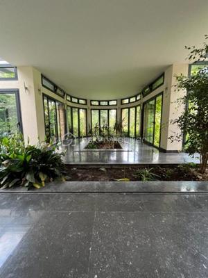 Demeure - 566 m² - 10 pièces