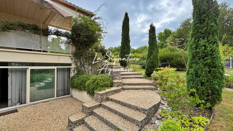 Maison - 230 m² - 7 pièces