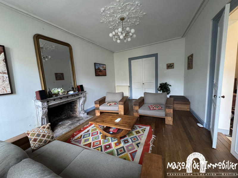 Maison - 219 m² - 7 pièces