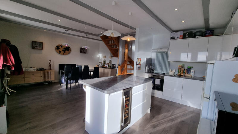 Maison - 123 m² - 9 pièces