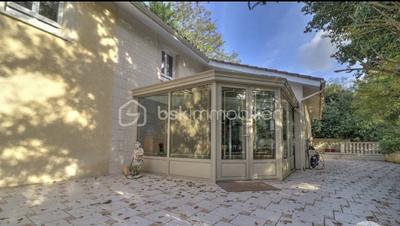 Maison traditionnelle - 180 m² - 5 pièces