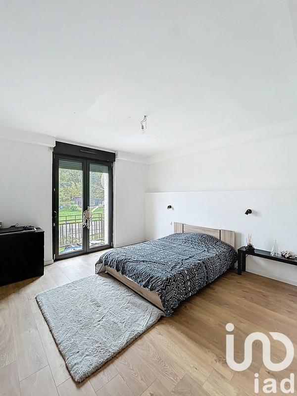 Maison - 202 m² - 9 pièces